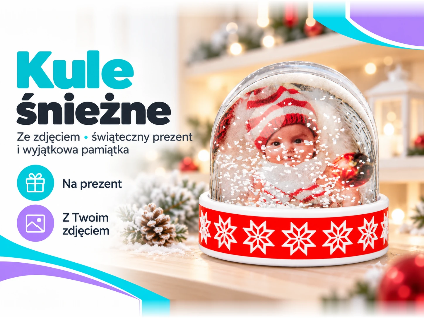 Kula śnieżna z fotografią dziecka, na czerwono-białej podstawie w świątecznej aranżacji.